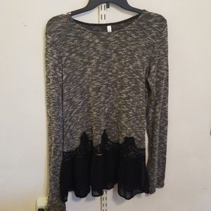 Light weight long sleeve sweater w/ tulle